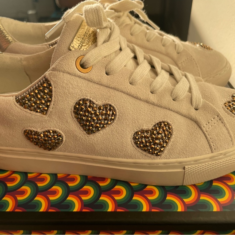 Stylish Women's Sneakers with Heart Accents